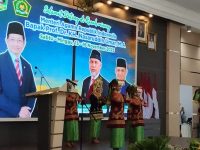 Tim Madra Swara MAN 2 Padang Sambut Menteri Agama dengan Tari Pasambahan