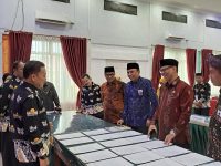 Kakanwil Kemenag Sumbar Tinjau Ujian Madrasah di MAN 2 Padang