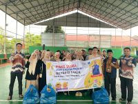 PMR Wira MAN 2 Padang Bagikan Ratusan Takjil kepada Masyarakat