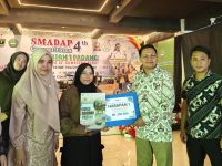 Siswi MAN 2 Padang Raih Harapan 1 English Song Contest SMADAB 4th